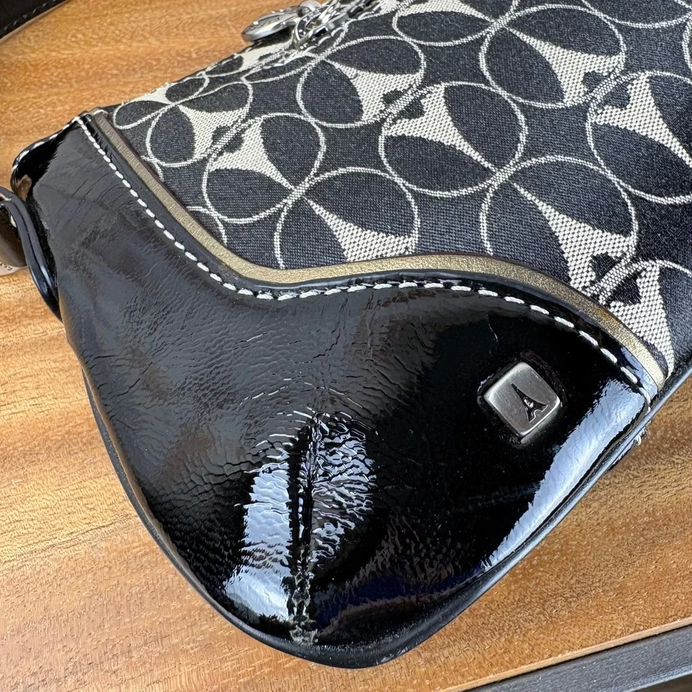 La Tour Eiffel Y2K Baguette Shoulder Bag Black Monogram‎ Patent Trim